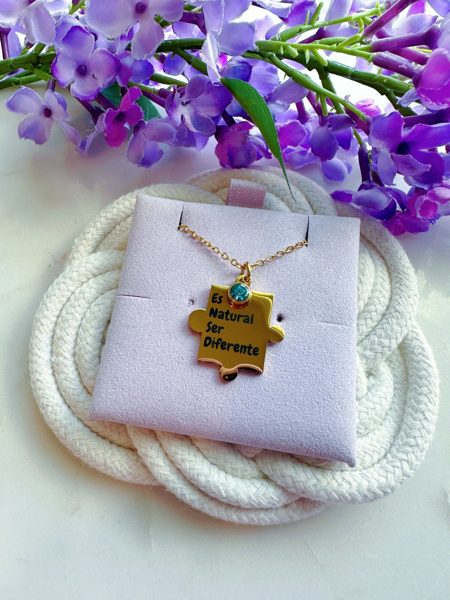 Es Natural Ser Diferente Stainless Steel Necklace