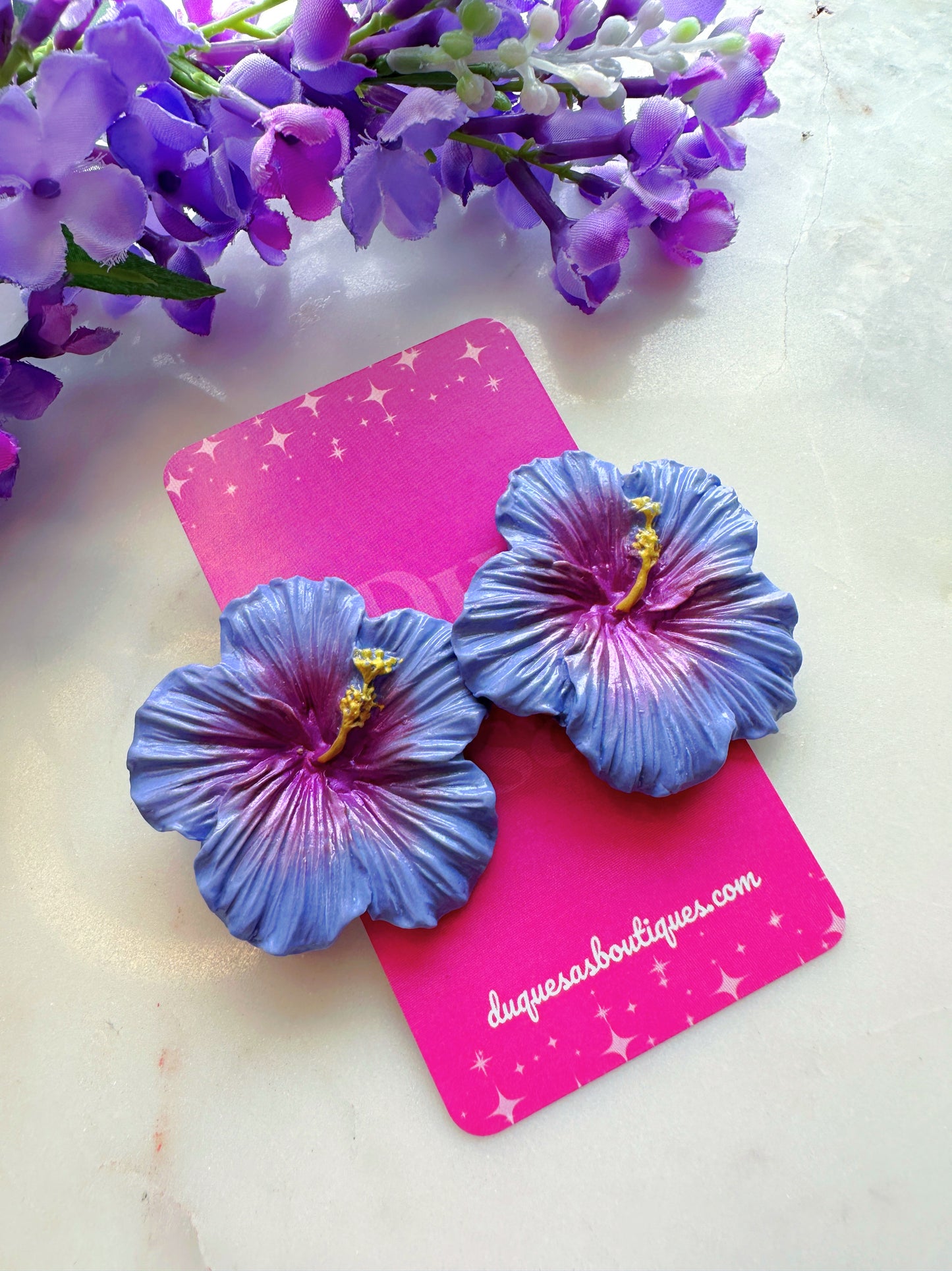 PRE ORDER Maga Risueña Stud Earrings (color violeta azulado)