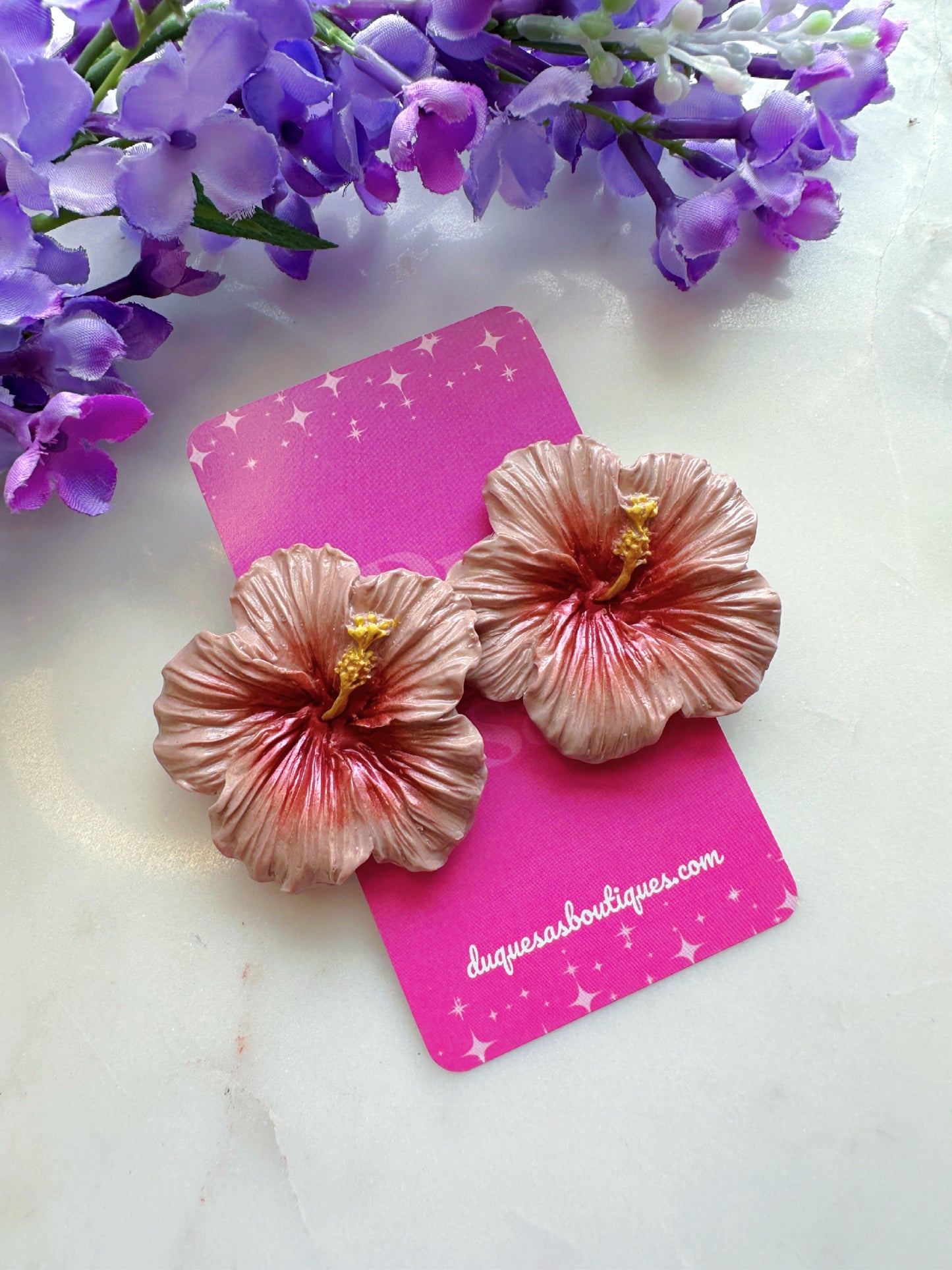 PRE ORDER Maga Fina Stud Earrings (color crema)