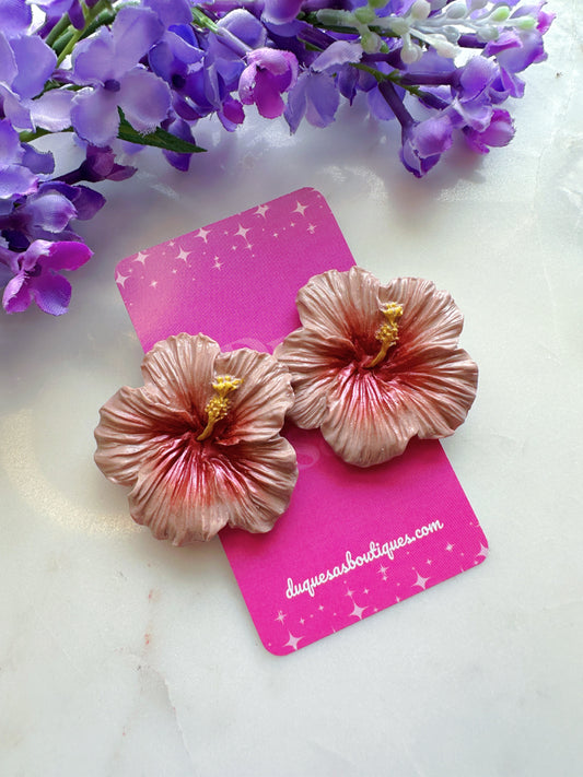 PRE ORDER Maga Fina Stud Earrings (color crema)