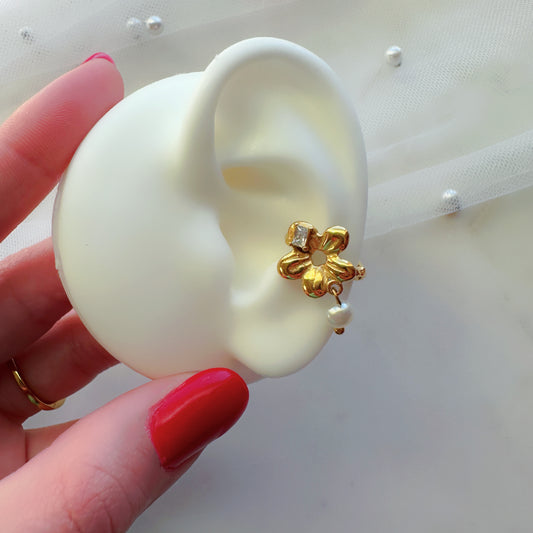 Glamour Flower Earcuff