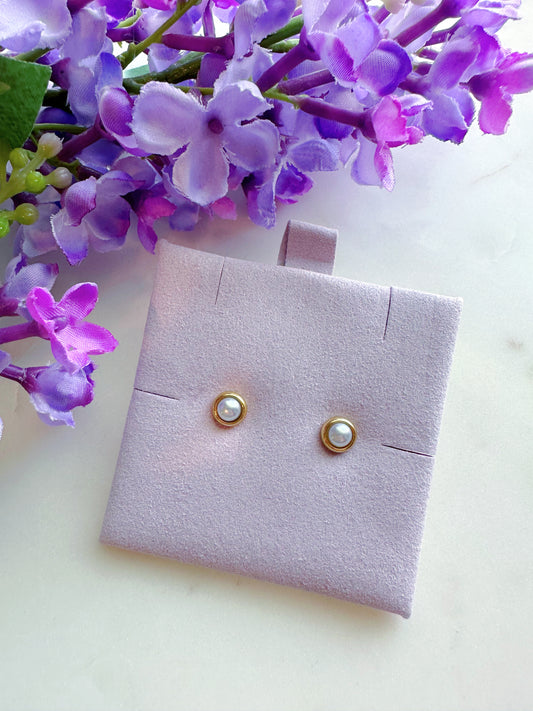 Gray Pearls Studs