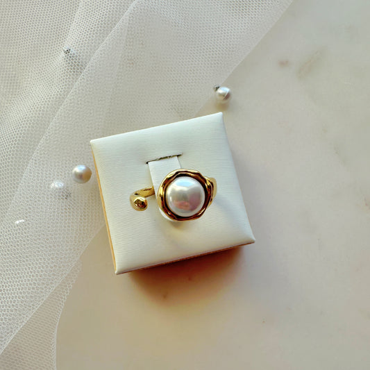 Glamour's Pearl Adjustable Ring